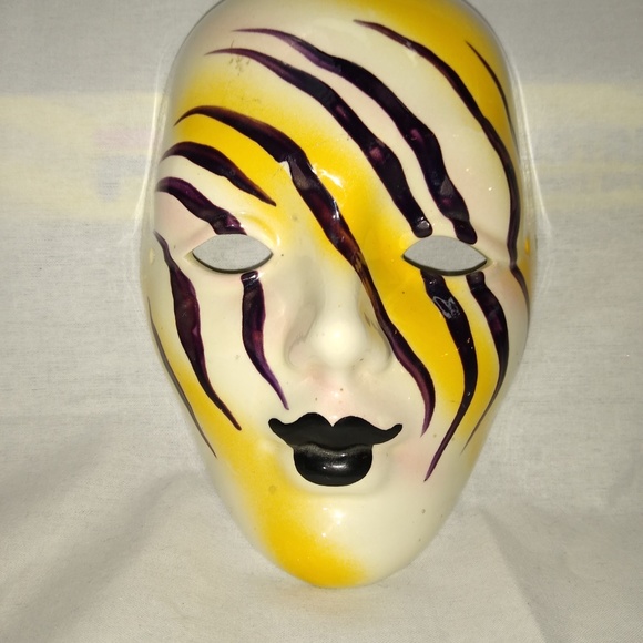 Mask - Picture 2 of 4